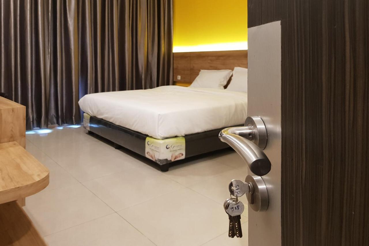 Oyo 90015 Platinum Guest House Medan Zewnętrze zdjęcie