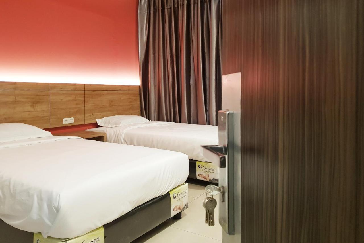 Oyo 90015 Platinum Guest House Medan Zewnętrze zdjęcie