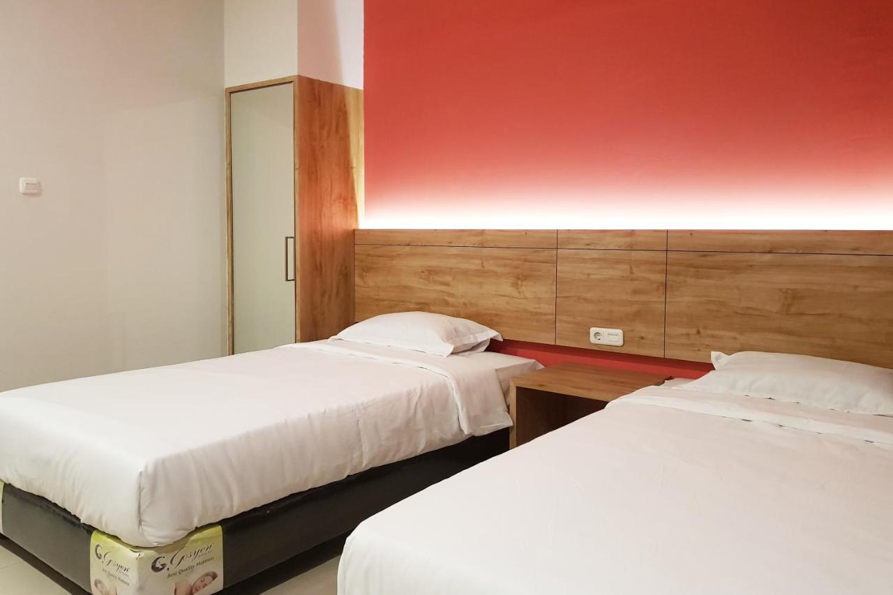 Oyo 90015 Platinum Guest House Medan Zewnętrze zdjęcie